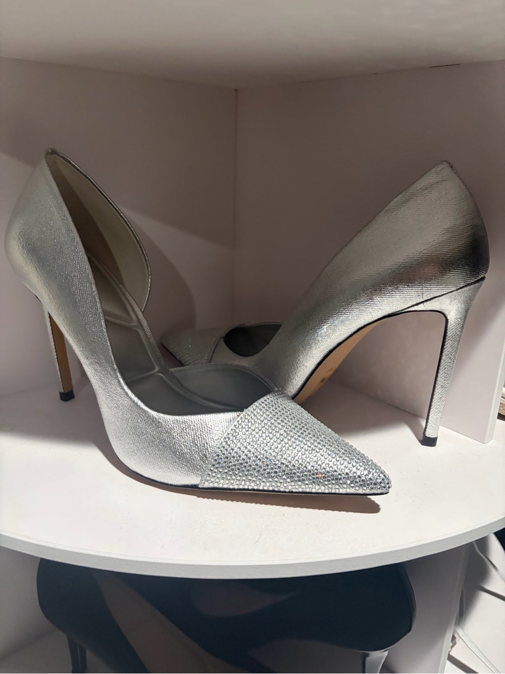 Aldo beautiful Silver Pointed Toe Stiletto Pumps size 8 Never Used